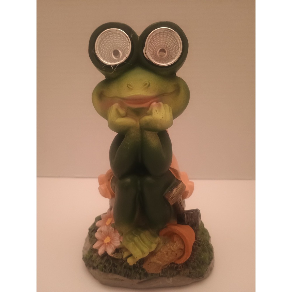 Solar Eyes Powered Frog With Flowers Outdoor Lawn Yard Garden Whimsical Fun...7"